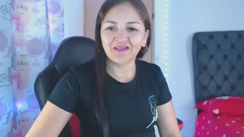 Snapshot of lucy_chanell chatting on 01-19-25, 04:12 lucy online show from 01-19-25, 04:12