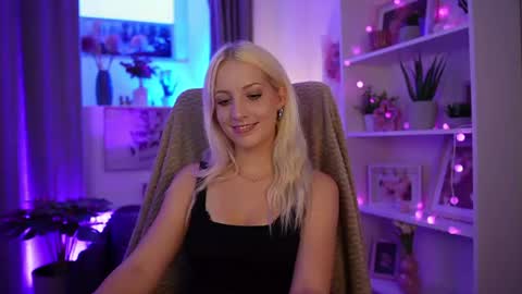 Snapshot of lucy_cutie_ chatting on 07-18-26, 06:12 Cutie Lucy online show from 07-18-26, 06:12