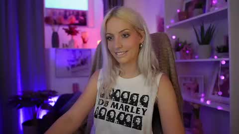 Snapshot of lucy_cutie_ chatting on 07-22-26, 06:11 Cutie Lucy online show from 07-22-26, 06:11