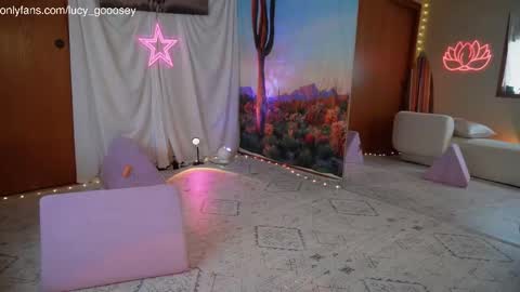 Lucy. online show from 09-17-25, 08:43