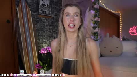 Lucy. online show from 04-08-26, 01:05