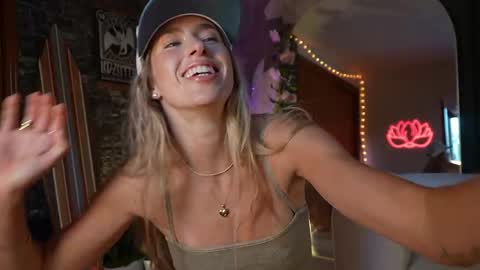 Lucy. online show from 05-09-26, 01:44