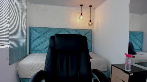 Lucy Greys online show from 12-22-25, 07:55