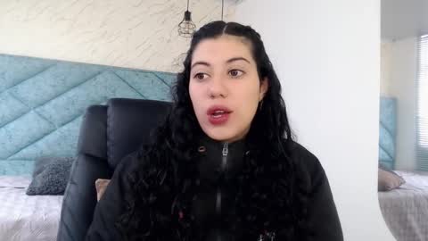 Snapshot of lucy_greys_ chatting on 02-18-26, 01:18 Lucy Greys online show from 02-18-26, 01:18