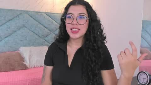 Snapshot of lucy_greys_ chatting on 04-22-26, 07:26 Lucy Greys online show from 04-22-26, 07:26