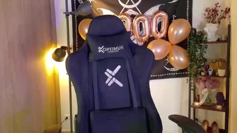 Snapshot of lucy_meoww chatting on 02-14-25, 12:51 lucy meoww online show from 02-14-25, 12:51