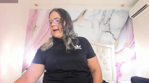 Snapshot of lucy_milf_474 chatting on 07-12-26, 12:29 Lucy online show from 07-12-26, 12:29