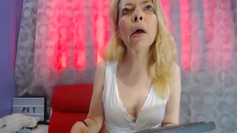 Snapshot of lucy_ny chatting on 01-06-26, 01:48 SleepyAbuela online show from 01-06-26, 01:48