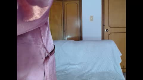 Snapshot of lucy_ny chatting on 02-25-26, 01:21 SleepyAbuela online show from 02-25-26, 01:21