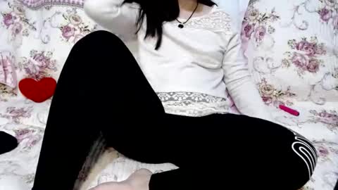 Snapshot of lucygolds chatting on 12-15-24, 11:34 LucyGoldS online show from 12-15-24, 11:34