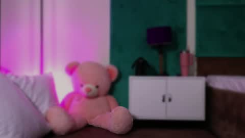 Snapshot of lucylexton chatting on 06-12-26, 08:24 Lucy Lexton online show from 06-12-26, 08:24