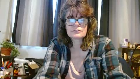 lucylling online show from 02-19-25, 01:39