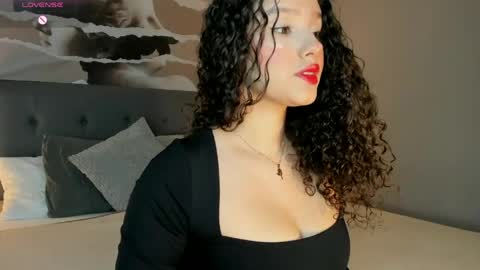 Snapshot of lucylovelyy1 chatting on 06-01-26, 02:24 Lucy online show from 06-01-26, 02:24