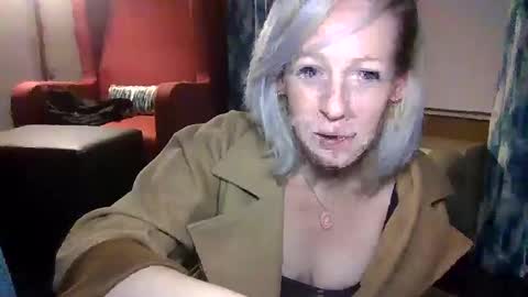 Lucy Loves Lookers online show from 12-19-24, 04:45