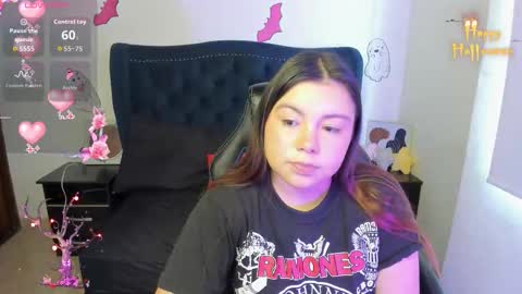 Lucy Petit online show from 11-03-25, 02:18