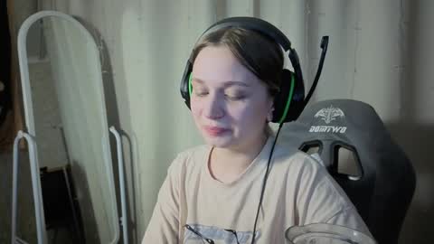 Lucy online show from 04-10-26, 08:02