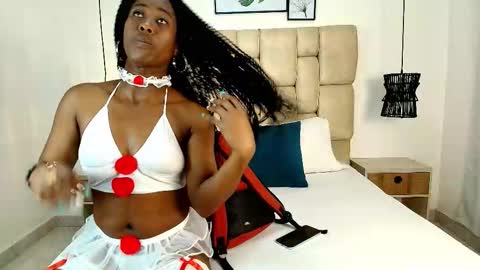 lucytaylor_t online show from 12-01-25, 12:10