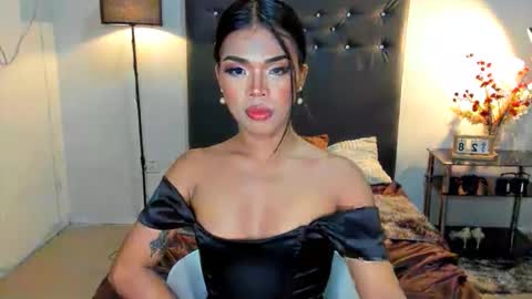 Snapshot of lucyvane chatting on 05-28-26, 02:42 lucyvane online show from 05-28-26, 02:42
