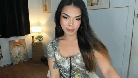 Snapshot of lucyvane chatting on 07-02-26, 04:57 lucyvane online show from 07-02-26, 04:57