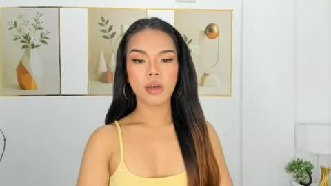 Snapshot of lucyvane chatting on 07-17-26, 08:03 lucyvane online show from 07-17-26, 08:03