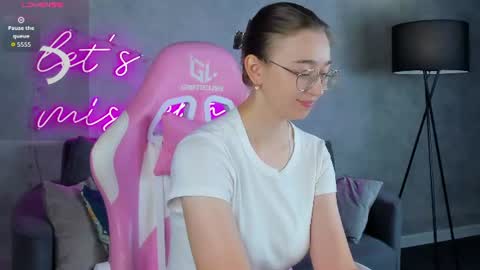 Snapshot of lucyy_green chatting on 07-09-26, 12:48 Lucy online show from 07-09-26, 12:48