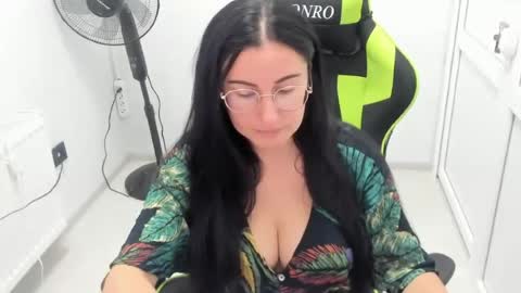 Snapshot of lucyycharm chatting on 07-24-26, 06:33 Lucy online show from 07-24-26, 06:33