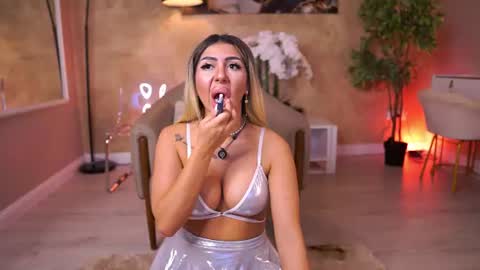 Snapshot of lucyyrosse chatting on 06-22-26, 10:23 LucyRose online show from 06-22-26, 10:23