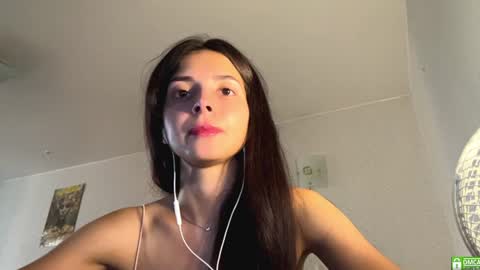 Snapshot of ludivinablice chatting on 07-21-26, 01:46 Mika online show from 07-21-26, 01:46