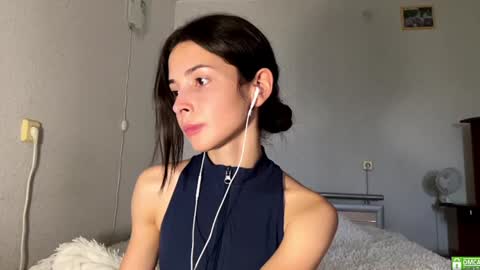Snapshot of ludivinablice chatting on 07-22-26, 01:36 Mika online show from 07-22-26, 01:36