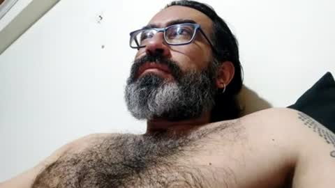 Snapshot of luis2988z chatting on 06-23-26, 04:10 Hairyman online show from 06-23-26, 04:10