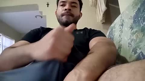 Snapshot of luis_hunk chatting on 11-13-25, 01:43 Andrew online show from 11-13-25, 01:43