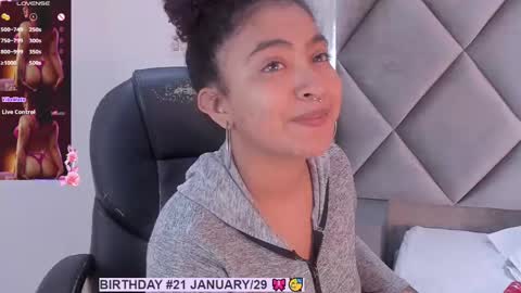 Snapshot of luisa_cameron chatting on 01-25-25, 12:27 online show from 01-25-25, 12:27