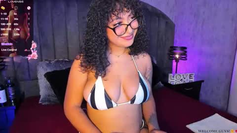 Snapshot of luisa_cameron chatting on 11-12-25, 09:36 online show from 11-12-25, 09:36