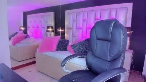 Snapshot of luisajonnes_ chatting on 06-28-26, 04:35 Luisa online show from 06-28-26, 04:35