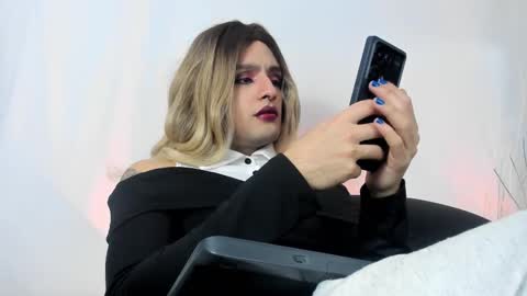 Luka Castillo online show from 11-25-25, 06:30