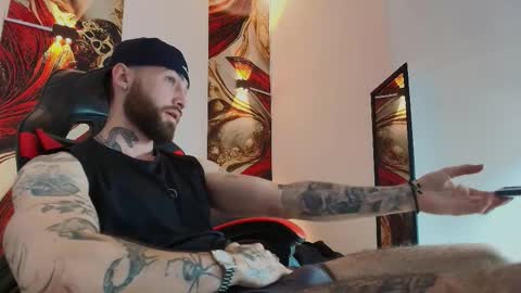 LUKE online show from 11-25-25, 01:22