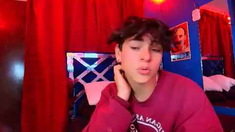 Snapshot of luke_howland chatting on 06-30-26, 07:04 Luke online show from 06-30-26, 07:04