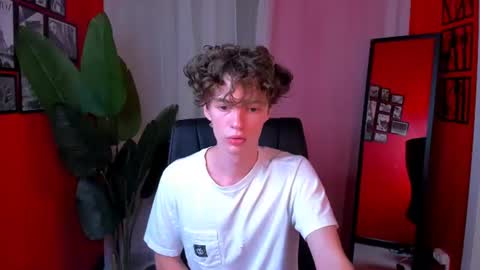 Snapshot of luke_sweet chatting on 06-23-26, 04:05 Luke online show from 06-23-26, 04:05