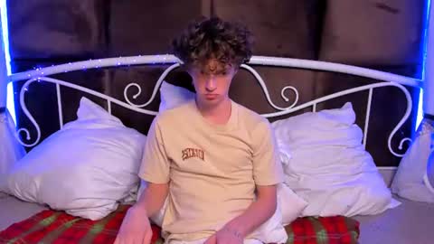 Snapshot of luke_sweet chatting on 07-21-26, 03:47 Luke online show from 07-21-26, 03:47