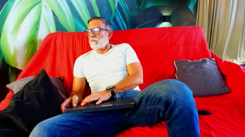 Luke Crews online show from 09-21-25, 07:48