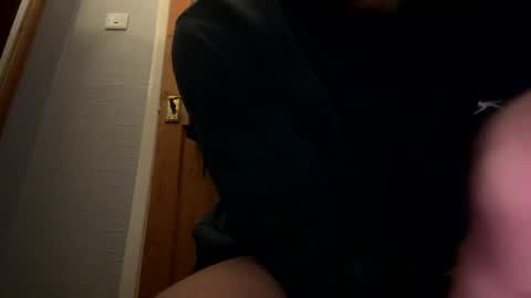 Snapshot of lukeeeeey96 chatting on 02-07-25, 08:01 lukeeeeey96 online show from 02-07-25, 08:01