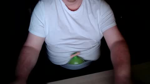 Snapshot of lukelooner chatting on 11-18-25, 04:11 lukelooner online show from 11-18-25, 04:11