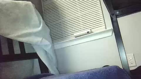 Snapshot of lukesky222 chatting on 11-12-25, 04:02 Luke online show from 11-12-25, 04:02