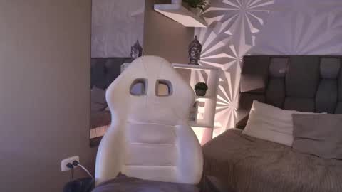 Snapshot of lullaby_charade_ chatting on 02-14-26, 03:14 Cookie online show from 02-14-26, 03:14