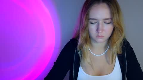 Snapshot of lulu_baby1 chatting on 09-19-25, 07:47 Lulu Baby18 online show from 09-19-25, 07:47