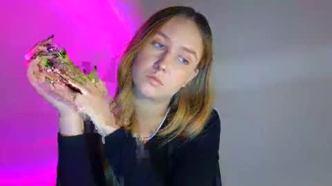 Snapshot of lulu_baby1 chatting on 10-20-25, 02:50 Lulu Baby18 online show from 10-20-25, 02:50