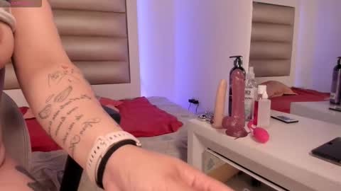 elizabeth online show from 11-13-25, 12:37