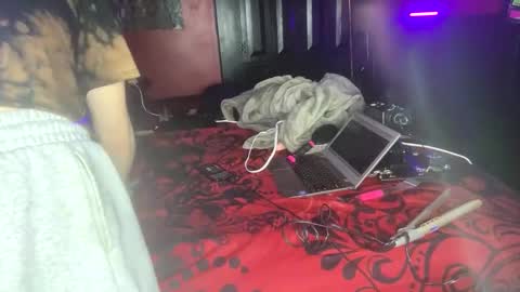 Lulu online show from 02-17-25, 04:48