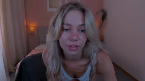 Snapshot of lulualise chatting on 06-26-26, 01:48 Alise online show from 06-26-26, 01:48