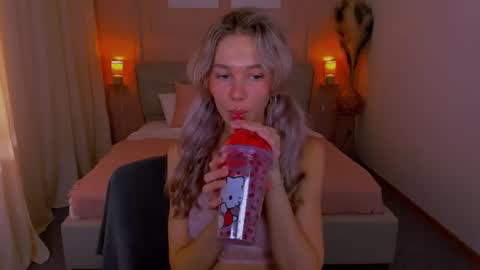 Snapshot of lulualise chatting on 07-19-26, 12:31 Alise online show from 07-19-26, 12:31